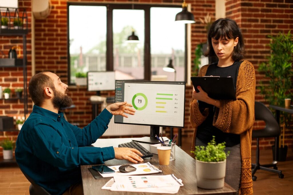 Consultant SEO WordPress accompagnant une entreprise